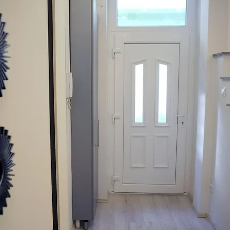 Local Chain Bridge Apartment *